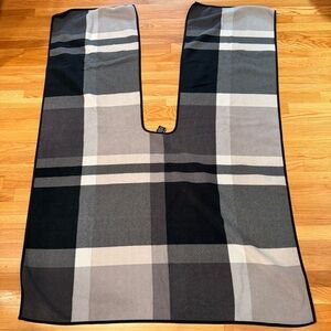 Women's Wrap Shawl One Size Plaid Ike Behar Black Gray Soft Fleece Reversible